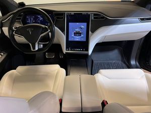Tesla Model X bild 9