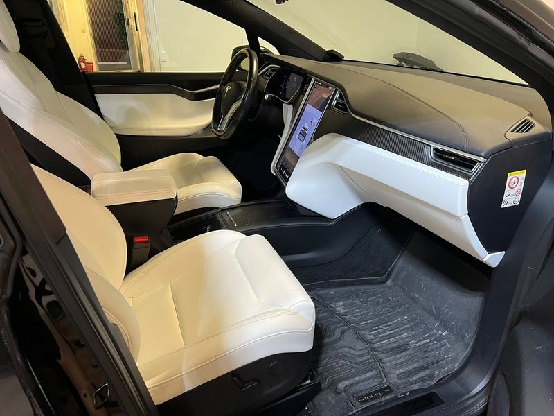 Tesla Model X bild 7