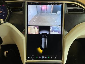 Tesla Model X bild 18