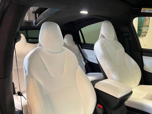 Tesla Model X bild 8