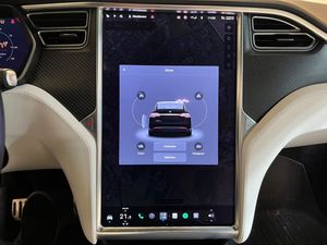 Tesla Model X bild 19