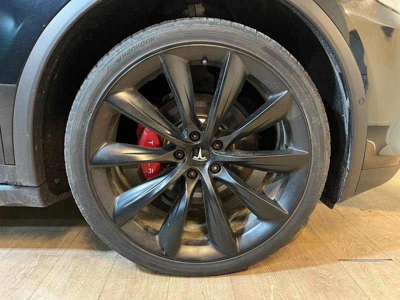 Tesla Model X bild 21