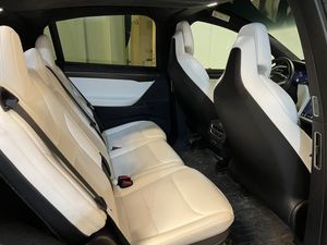 Tesla Model X bild 6