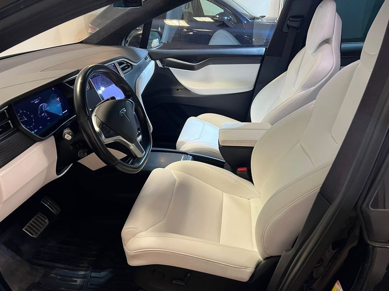 Tesla Model X bild 5