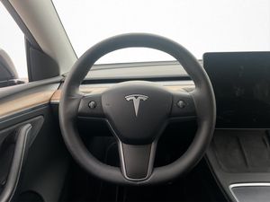 Tesla Model Y bild 16