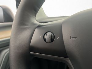Tesla Model Y bild 18