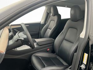 Tesla Model Y bild 15
