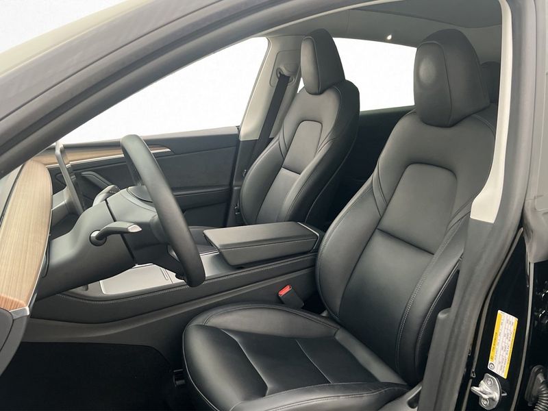 Tesla Model Y bild 15