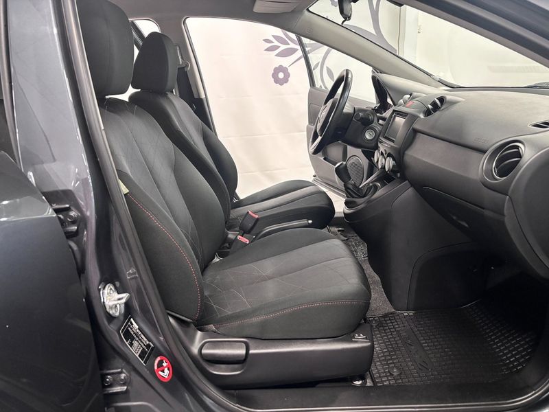 Mazda 2 bild 6