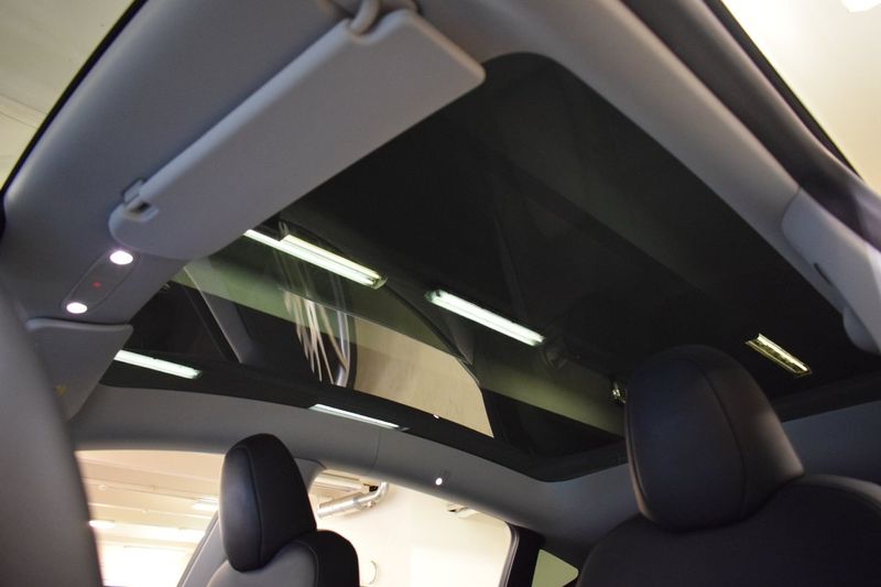 Tesla Model Y bild 10