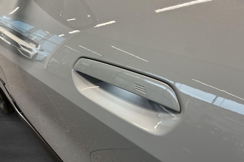 BMW i4 bild 14