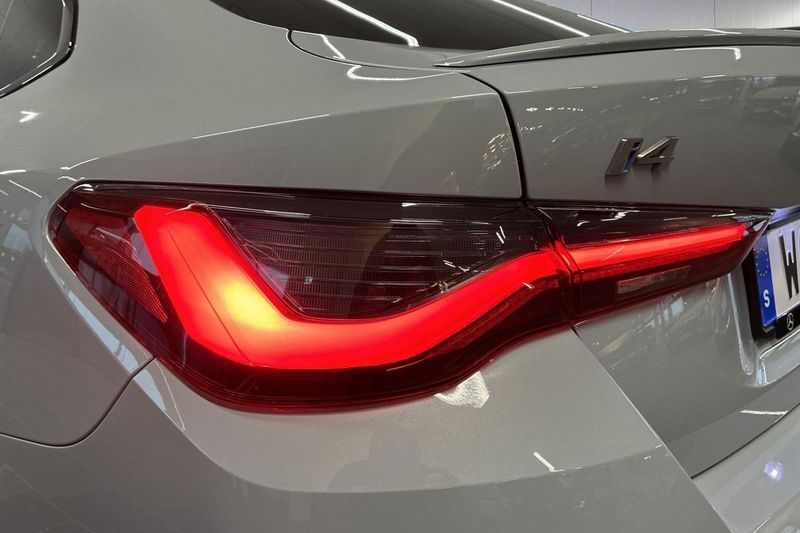 BMW i4 bild 32