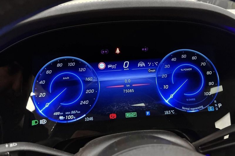 Mercedes EQE43 SUV bild 5