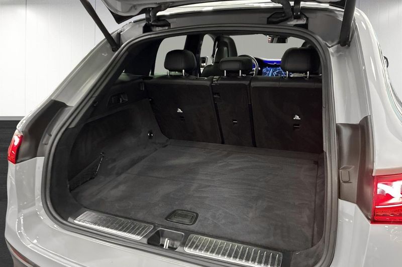 Mercedes EQE43 SUV bild 12