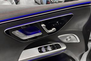 Mercedes EQE43 SUV bild 16