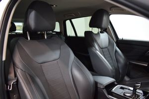BMW 330 bild 13