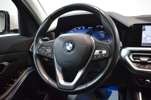 BMW 330 bild 18