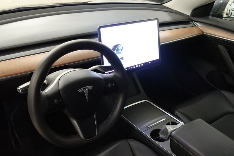 Tesla Model 3 bild 6
