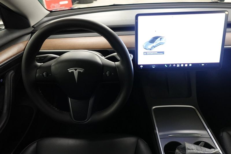 Tesla Model 3 bild 7