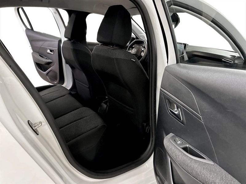 Peugeot 208 bild 12