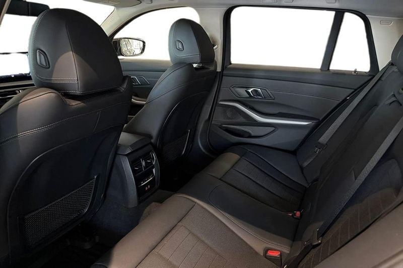 BMW 330 bild 19