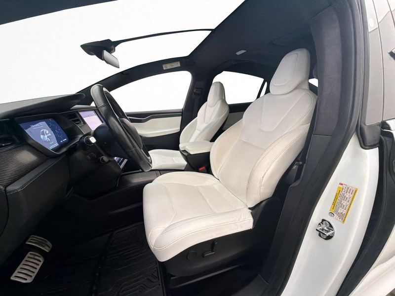 Tesla Model X bild 13