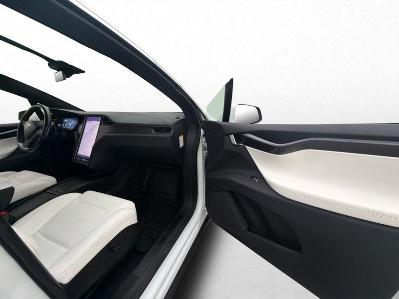 Tesla Model X bild 25