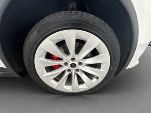 Tesla Model X bild 11