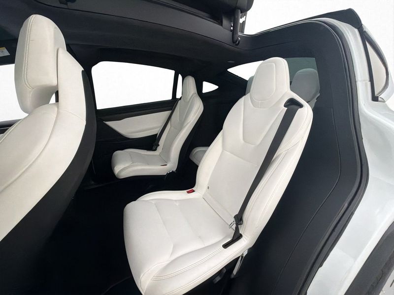 Tesla Model X bild 14