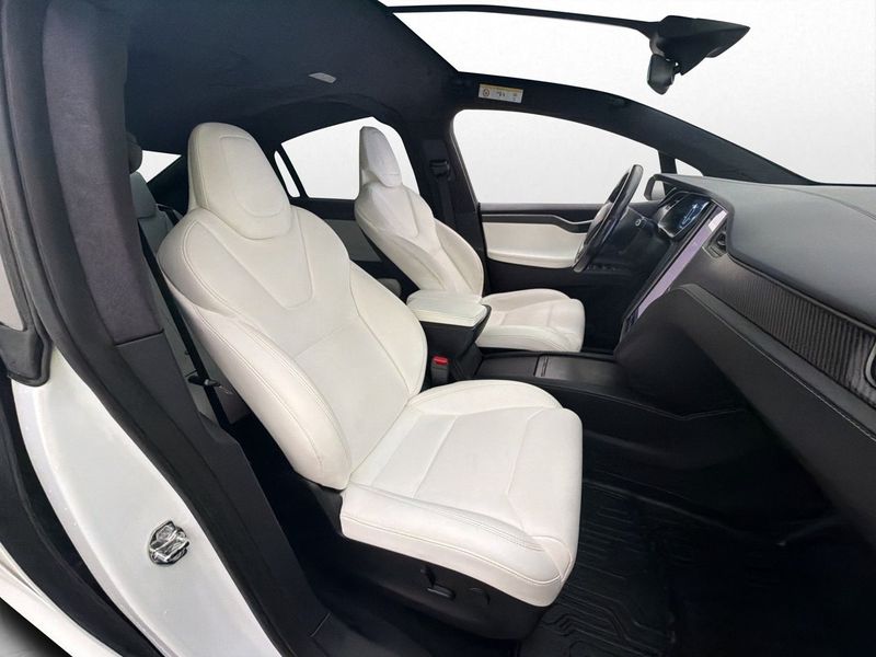 Tesla Model X bild 17