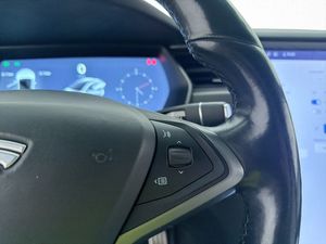 Tesla Model X bild 32