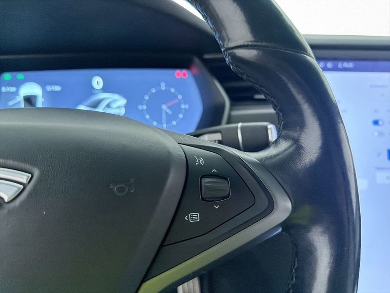 Tesla Model X bild 32