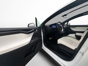 Tesla Model X bild 12