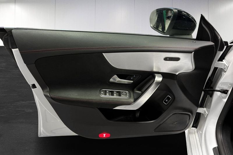 Mercedes CLA180 bild 13