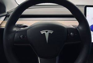 Tesla Model Y bild 12