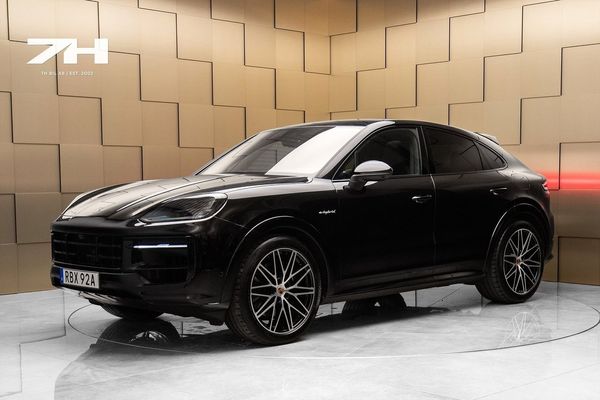 Porsche Cayenne E-Hybrid Coupé Passengerdisplay BOSE® Drag Pano 18-Vägs - 2025
