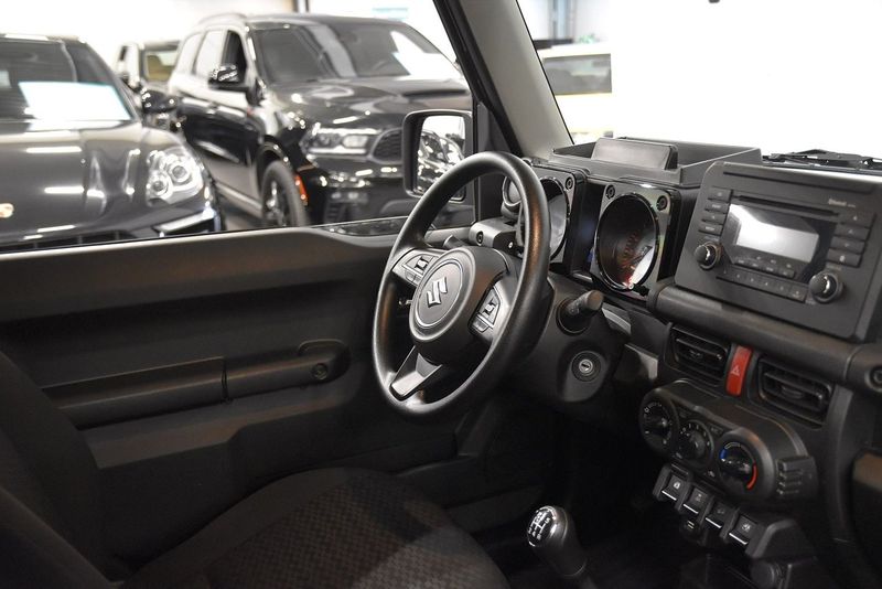 Suzuki Jimny bild 9