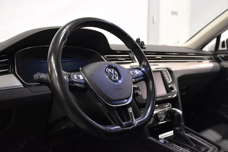 Volkswagen Passat bild 8