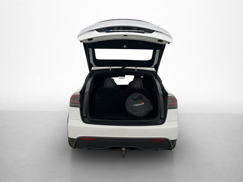 Tesla Model X bild 11