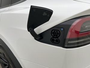 Tesla Model X bild 38