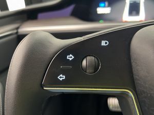 Tesla Model X bild 17
