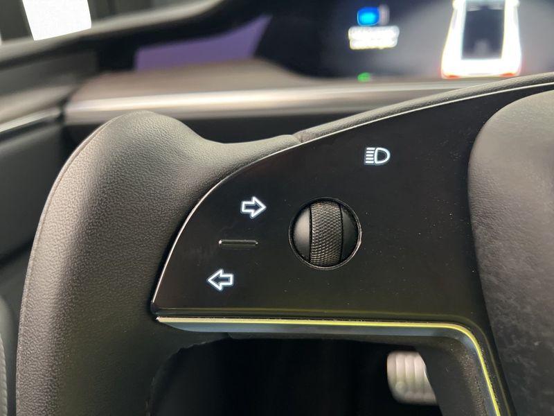 Tesla Model X bild 17