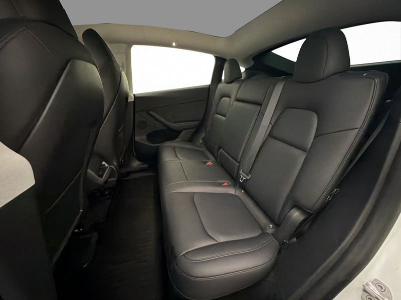 Tesla Model Y bild 27