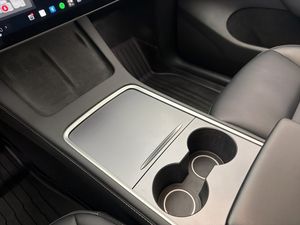 Tesla Model Y bild 26