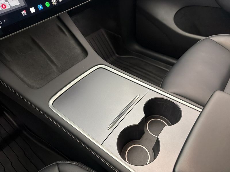 Tesla Model Y bild 26