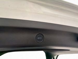 Tesla Model Y bild 12