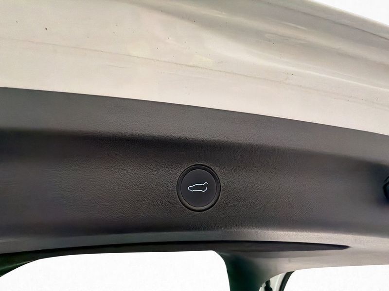 Tesla Model Y bild 12