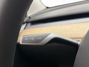 Tesla Model Y bild 36