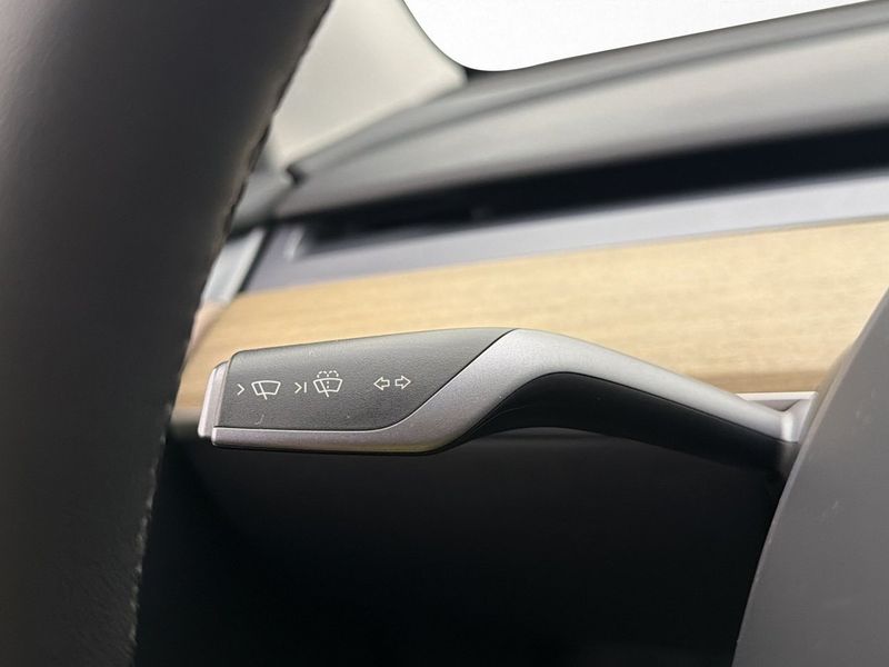 Tesla Model Y bild 36