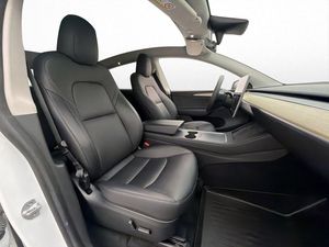 Tesla Model Y bild 28